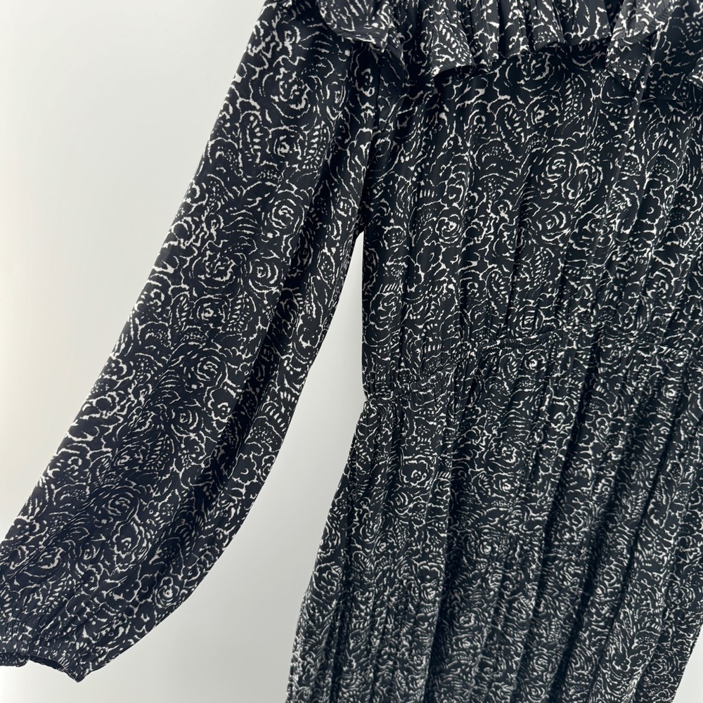 Universal Thread Black Abstract Floral Long Sleev… - image 3